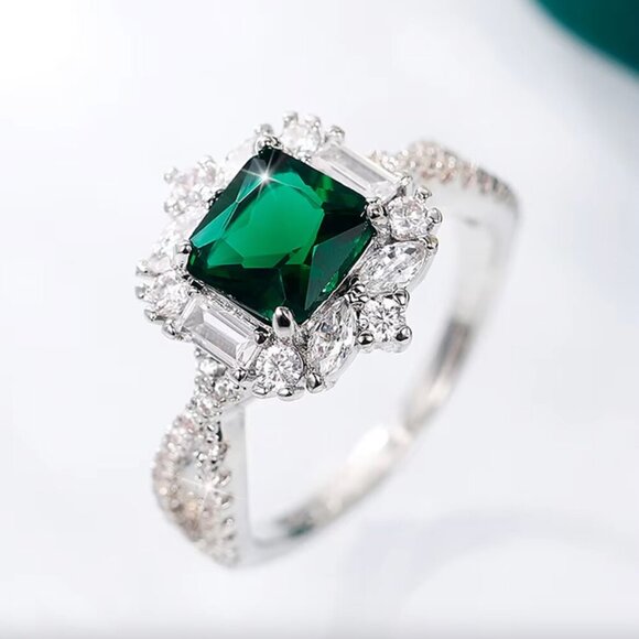 NEW 18k White Gold Emerald Diamond Ring - Picture 7 of 8